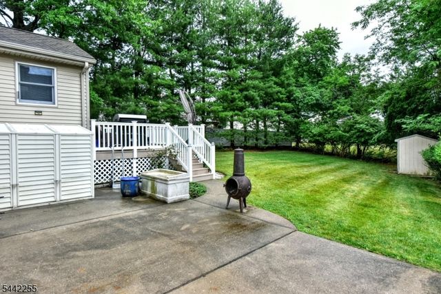 380 Shea Dr, New Milford Boro, NJ 07646