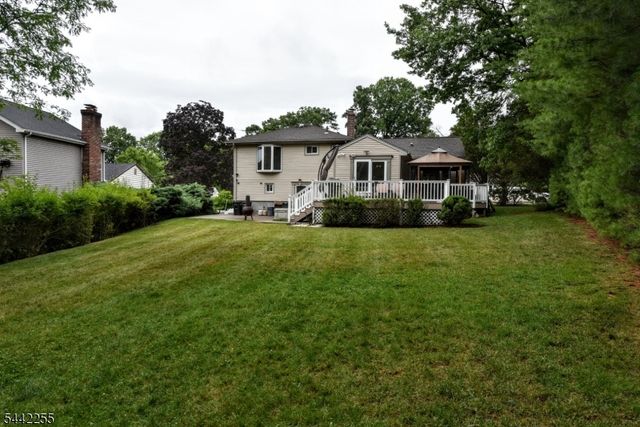 380 Shea Dr, New Milford Boro, NJ 07646