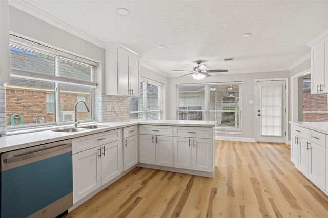 2022 Hillside Oak Lane, Houston, TX 77062