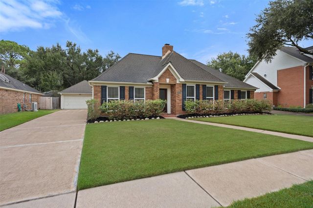 2022 Hillside Oak Lane, Houston, TX 77062