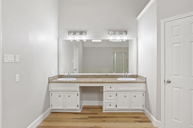 2022 Hillside Oak Lane, Houston, TX 77062