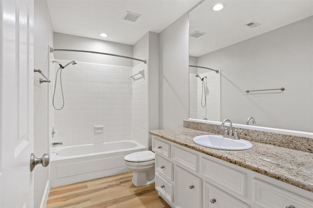 2022 Hillside Oak Lane, Houston, TX 77062