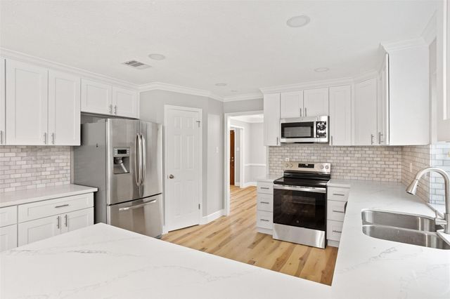 2022 Hillside Oak Lane, Houston, TX 77062