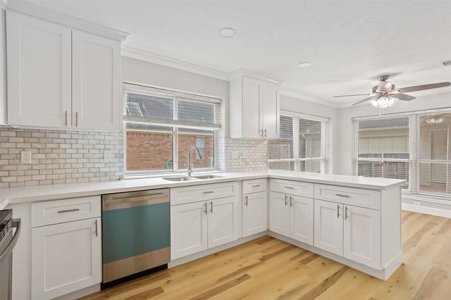 2022 Hillside Oak Lane, Houston, TX 77062