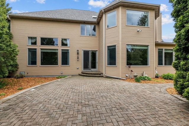 424 E TALLGRASS DRIVE, Appleton, WI 54913