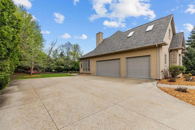424 E TALLGRASS DRIVE, Appleton, WI 54913