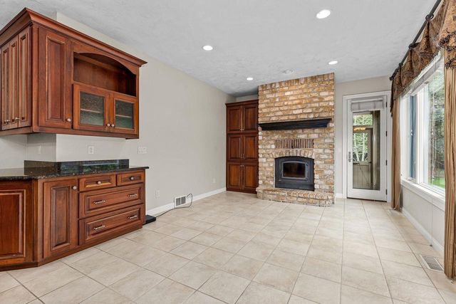 424 E TALLGRASS DRIVE, Appleton, WI 54913