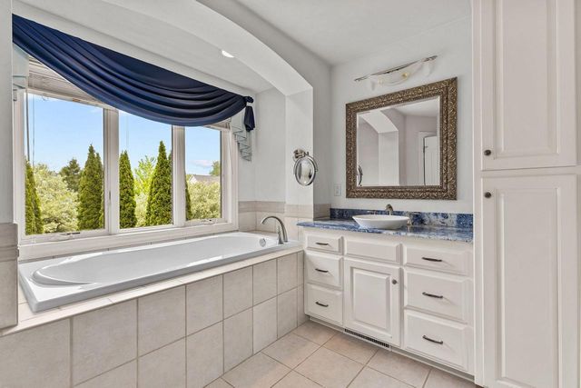 424 E TALLGRASS DRIVE, Appleton, WI 54913