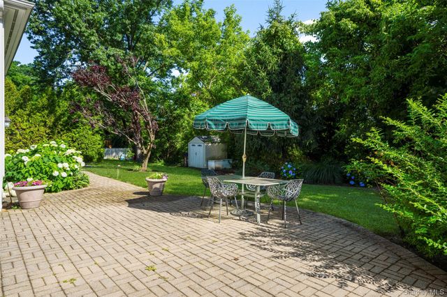 4 Griffen Drive, Larchmont, NY 10538