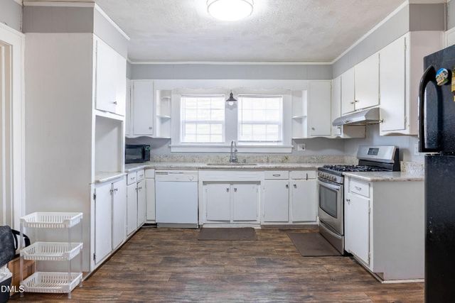 807 N Pollock Street, Selma, NC 27576