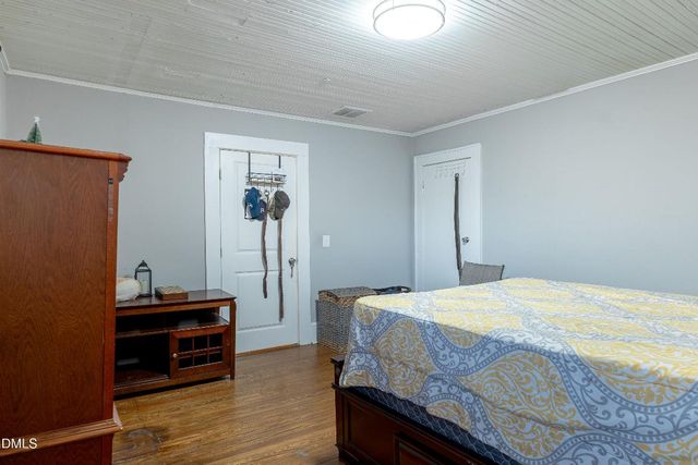 807 N Pollock Street, Selma, NC 27576