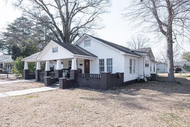 807 N Pollock Street, Selma, NC 27576
