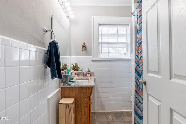 807 N Pollock Street, Selma, NC 27576