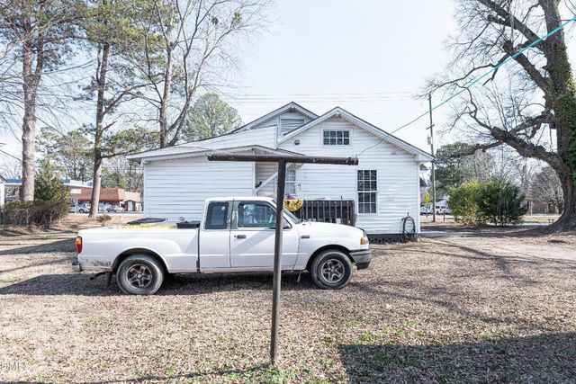 807 N Pollock Street, Selma, NC 27576