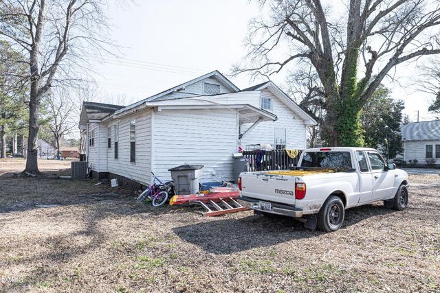 807 N Pollock Street, Selma, NC 27576