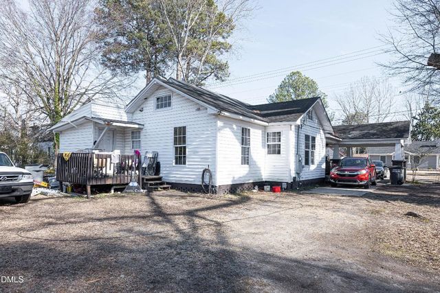 807 N Pollock Street, Selma, NC 27576