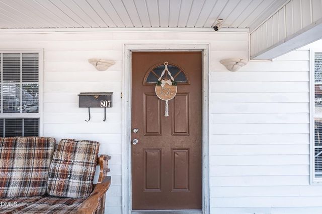 807 N Pollock Street, Selma, NC 27576