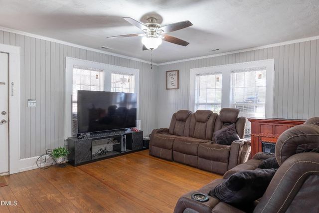 807 N Pollock Street, Selma, NC 27576