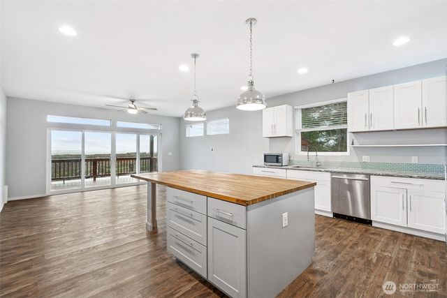 336 Olympic View Avenue NE, Ocean Shores, WA 98569