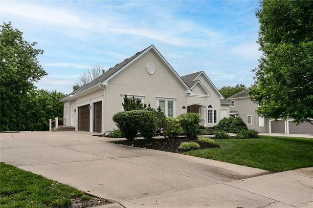 5002 W 143rd Terrace, Leawood, KS 66224