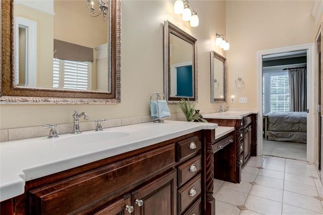 5002 W 143rd Terrace, Leawood, KS 66224