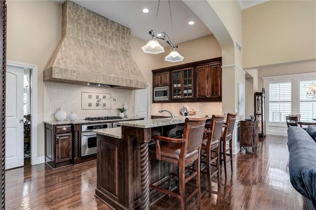 5002 W 143rd Terrace, Leawood, KS 66224