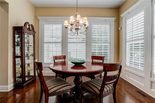 5002 W 143rd Terrace, Leawood, KS 66224