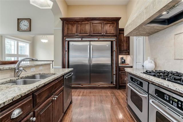 5002 W 143rd Terrace, Leawood, KS 66224
