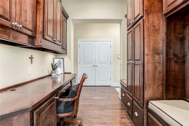 5002 W 143rd Terrace, Leawood, KS 66224