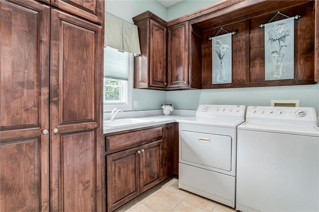 5002 W 143rd Terrace, Leawood, KS 66224