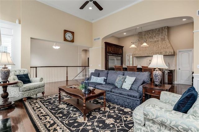 5002 W 143rd Terrace, Leawood, KS 66224