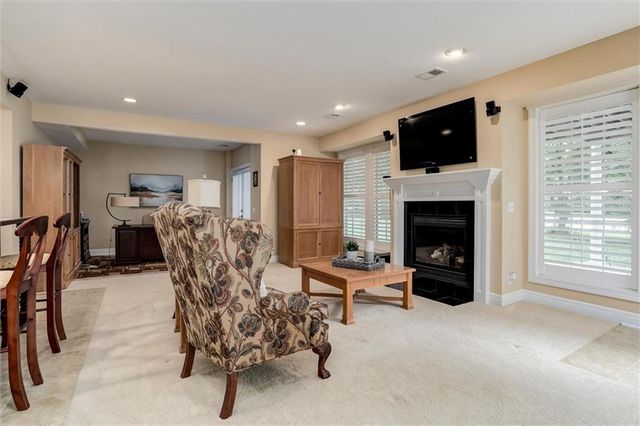 5002 W 143rd Terrace, Leawood, KS 66224