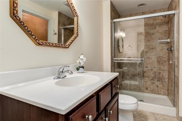 5002 W 143rd Terrace, Leawood, KS 66224