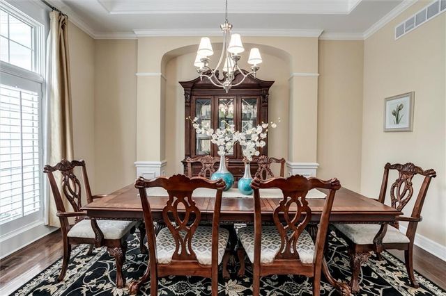 5002 W 143rd Terrace, Leawood, KS 66224