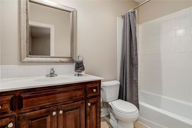 5002 W 143rd Terrace, Leawood, KS 66224