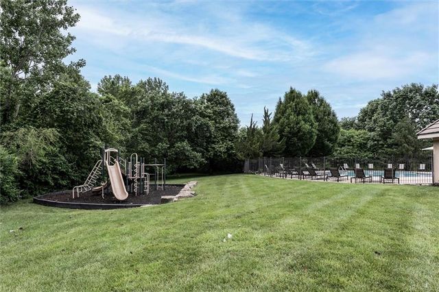 5002 W 143rd Terrace, Leawood, KS 66224