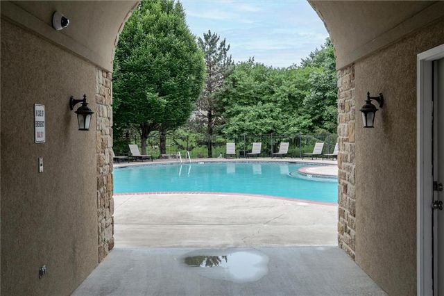 5002 W 143rd Terrace, Leawood, KS 66224