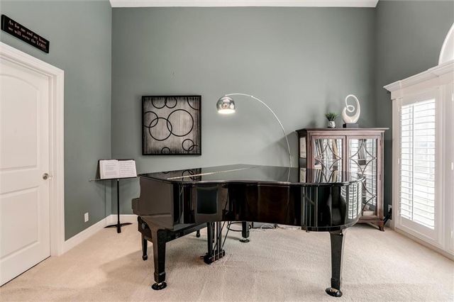 5002 W 143rd Terrace, Leawood, KS 66224