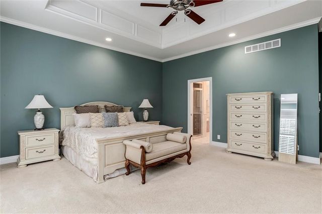 5002 W 143rd Terrace, Leawood, KS 66224