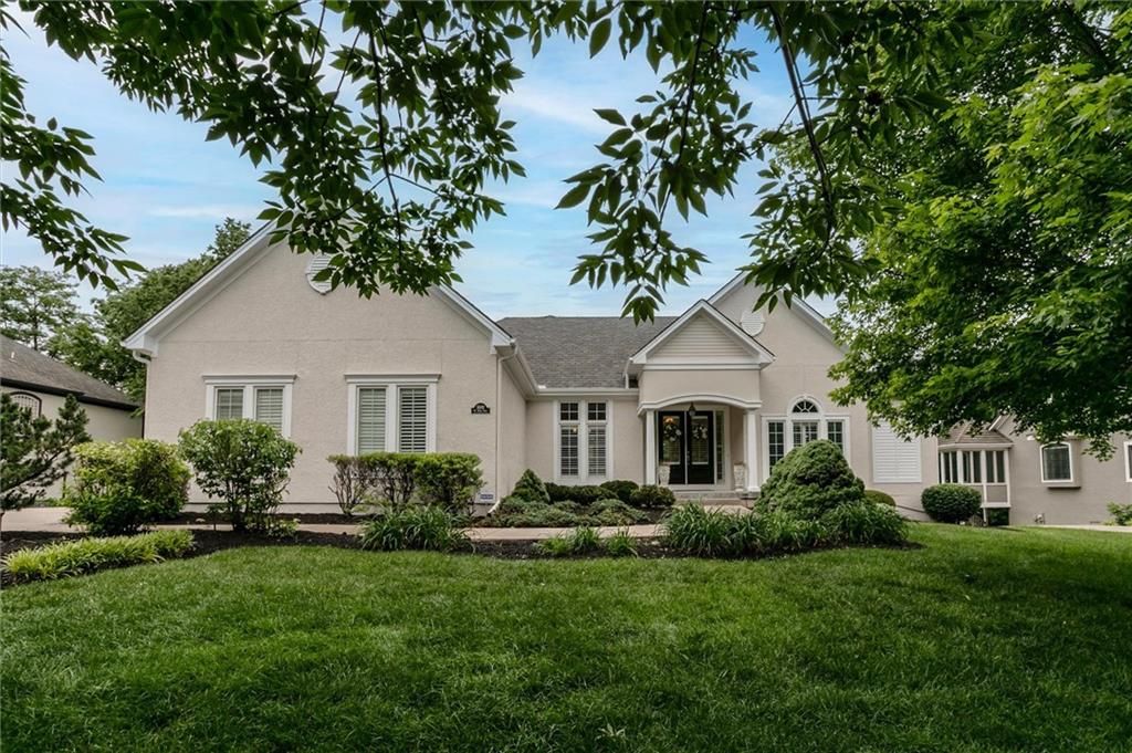 5002 W 143rd Terrace, Leawood, KS 66224