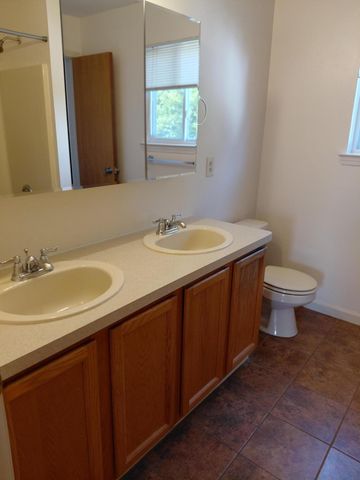 29528 Balmoral Street, Garden City, MI 48135