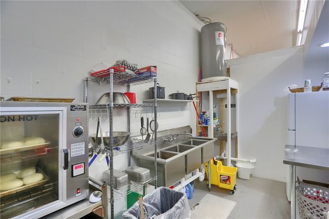 115 W Main St, Evans City Boro, PA 16033