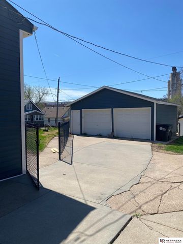 3224 S 32nd Avenue, Omaha, NE 68105