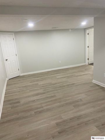 3224 S 32nd Avenue, Omaha, NE 68105