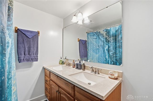 225 W Fosters Maineville Road, Maineville, OH 45039