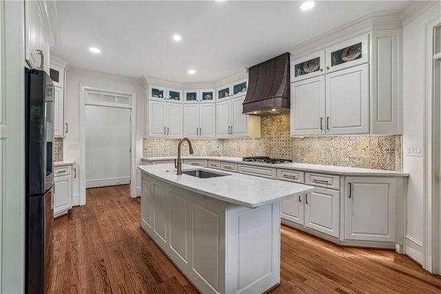 5298 Brookelake Drive, Dunwoody, GA 30338