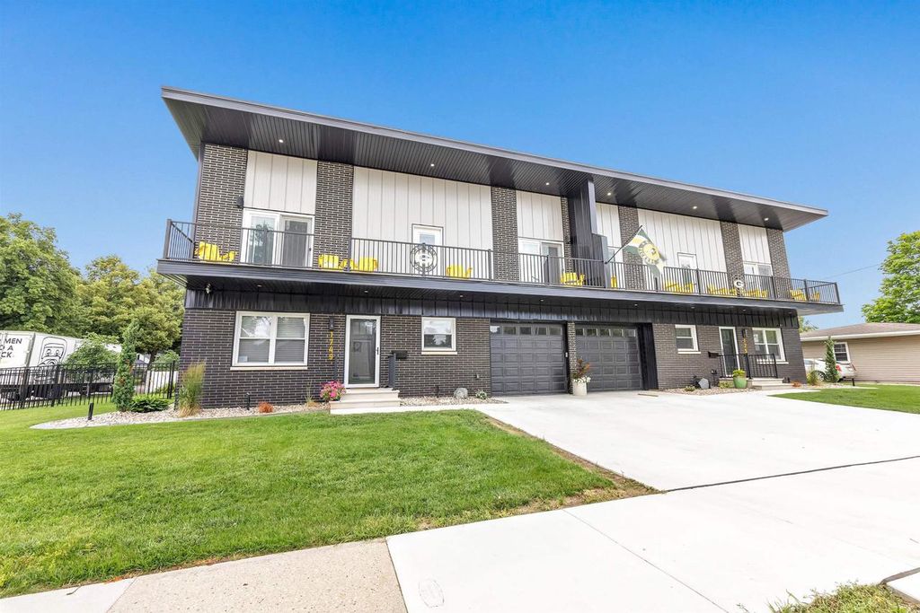 1749 S ONEIDA STREET, Green Bay, WI 54304