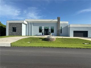 2405 SW 32nd ST, Cape Coral, FL 33914