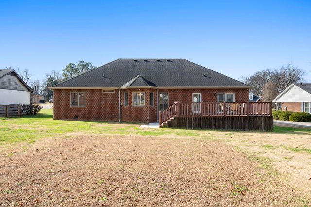 103 Laurelwood Dr, Shelbyville, TN 37160