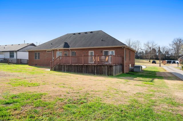 103 Laurelwood Dr, Shelbyville, TN 37160